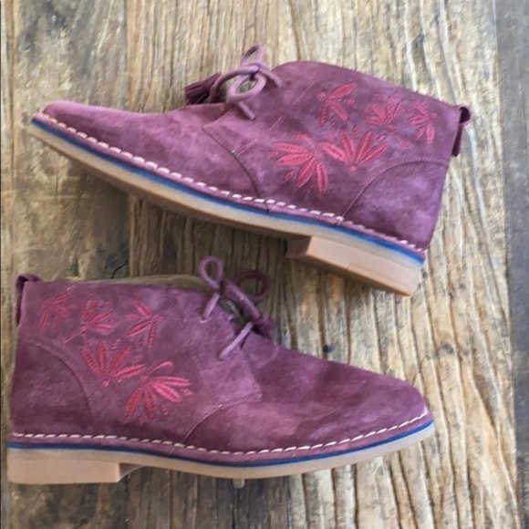 hush puppies cyra catelyn embroidered